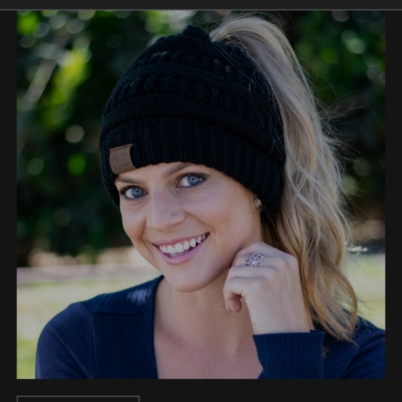 Beanie hat for ponytail - Picture 4 of 4